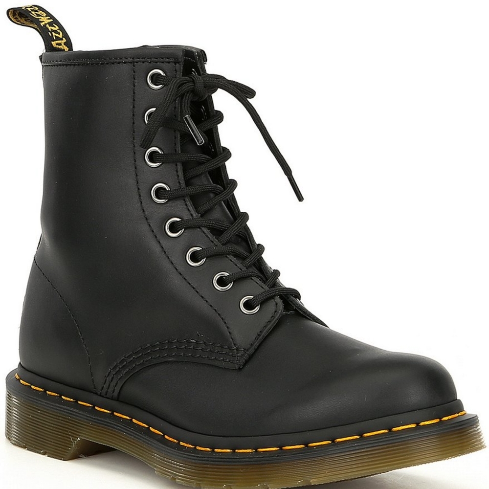 Dr. Martens black leather boots "docs", EUC 6